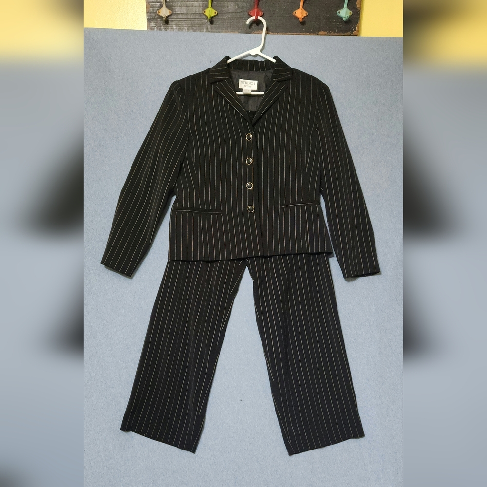 Studio One Petite Striped Pant Suit. Size 10P